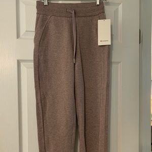 Lululemon Scuba Jogger size 4